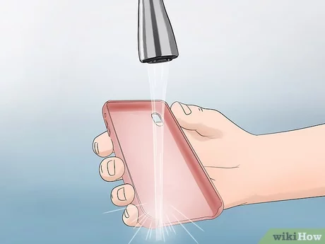 The steps of cleaning the silicone frame of the phone